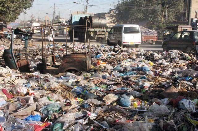 Photo of میئر کراچی کی 100 روزہ صفائی مہم کا آج آخری دن، شہر میں بدستور کچرے کا ڈھیر