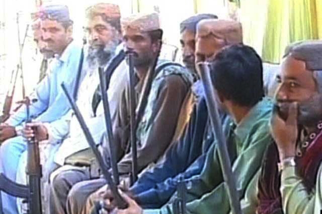Photo of لاڑکانہ اور سکھر کے 16 انتہائی مطلوب فراری ہتھیار ڈال کر قومی دھارے میں شامل