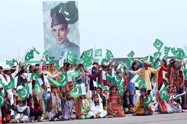 Photo of ملک بھرمیں یوم پاکستان ملی جوش و جذبے سے منایا جا رہا ہے