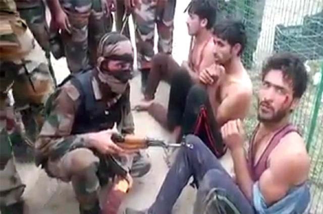 Photo of قابض بھارتی فوج کی نہتے کشمیریوں پر ظلم کی ایک اور ویڈیو وائرل ہوگئی