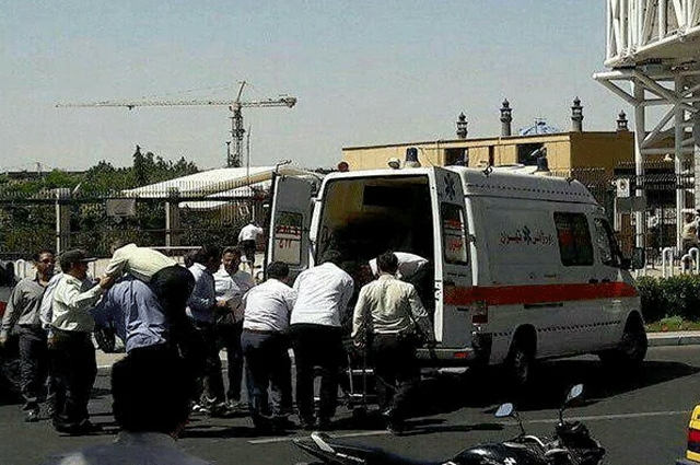 Photo of ایران میں پارلیمنٹ اور امام خمینی کے مزار پر خودکش حملے
