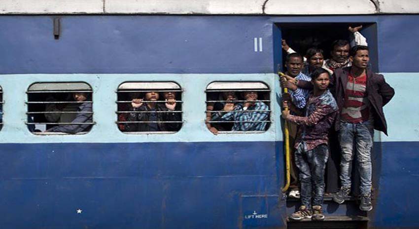 Photo of بھارت میں انتہاء پسند ہندوؤں نے 3 علماء کو چلتی ٹرین سے باہر پھینک دیا