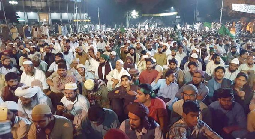 Photo of تحریک لبیک یارسول اللہ نے پورا لاہور جام کر دیا، فیصل چوک میں بڑا دھرنا، حکومت کے خاتمے کا مطالبہ