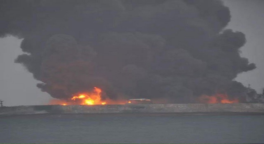 Photo of چینی بحری جہاز ایرانی تیل بردار جہاز سے ٹکرا گیا، 32 افراد لاپتہ