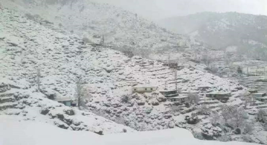 Photo of دیر بالا، شدید برف باری کے بعد رابطہ سڑکیں بند، نظام زندگی مفلوج