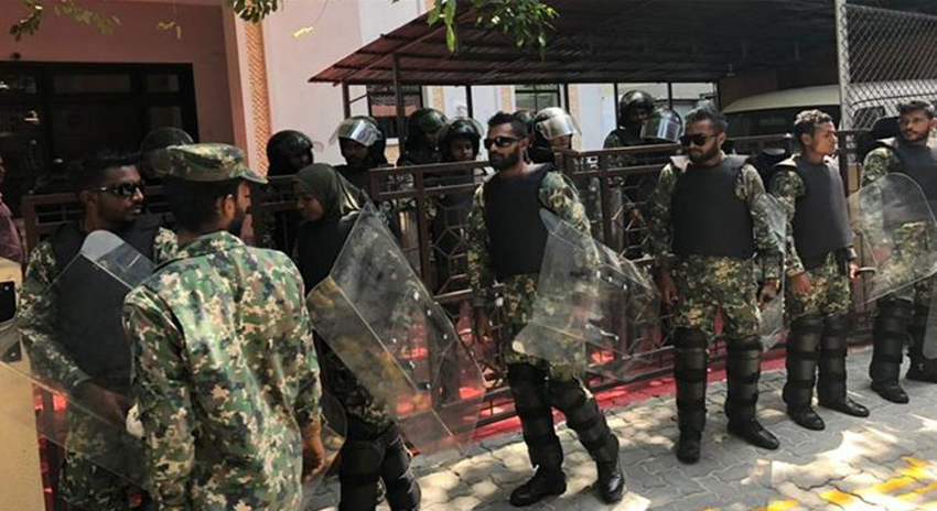 Photo of مالدیپ میں سیاسی بحران: فوج نے پارلیمنٹ کا کنٹرول سنبھال لیا
