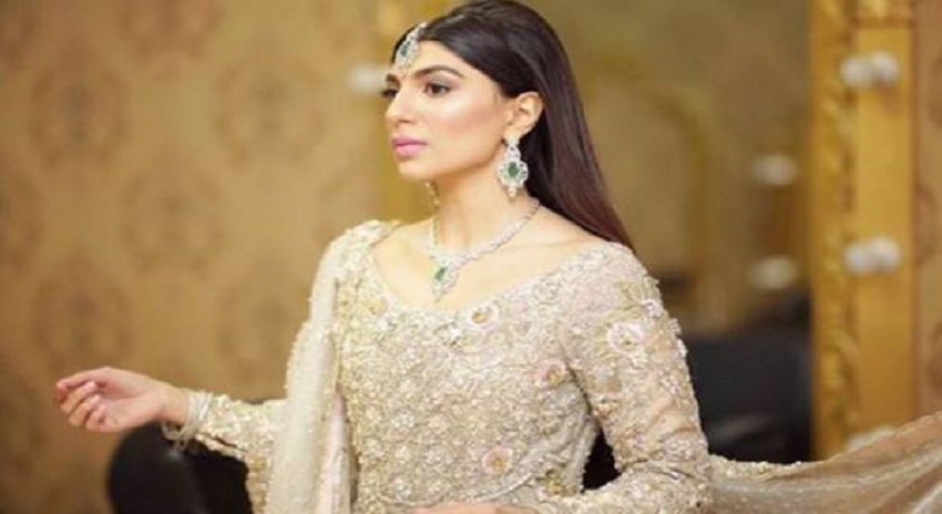Photo of کیا دلہن کو شادی کے موقع پر اپنے جسم کا یہ حصہ چھپانا چاہیے؟ پاکستانی دلہن نے سوشل میڈیا پر ایسا سوال پوچھ لیا کہ طوفان آگیا