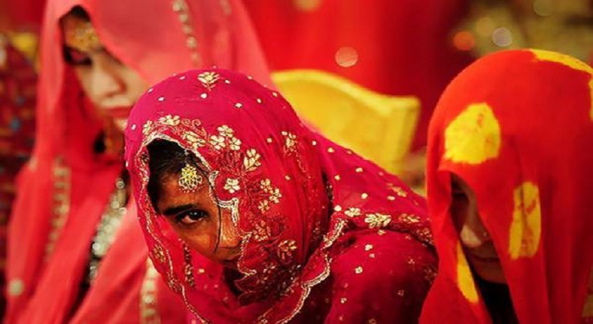 Photo of 25 ہزار روپے قرض کے عوض 10 سالہ لڑکی کی شادی، رخصتی پر چیخ و پکار ہوئی تو پولیس پہنچ گئی، دولہا کی عمر کتنی تھی؟ جان کرآپ بھی کانوں کو ہاتھ لگائیں گے
