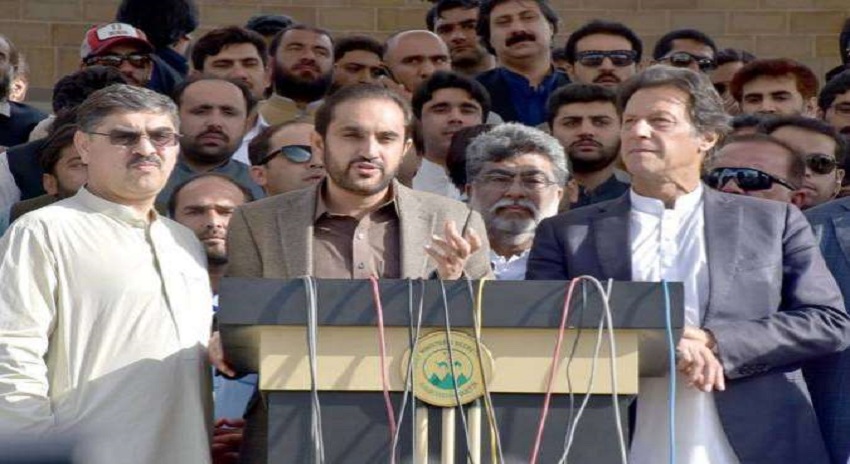 Photo of وزیراعظم نے نوازشریف کیلیے چیف جسٹس کے آگے ہاتھ جوڑے ہوں گے،عمران خان
