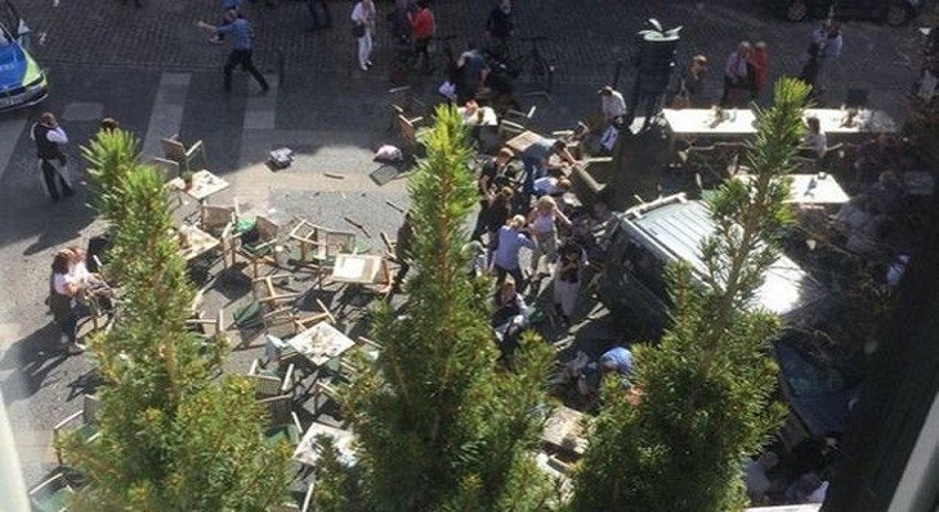 Photo of جرمنی میں حملہ آور نے گاڑی ہجوم پر چڑھادی، 4 افراد ہلاک