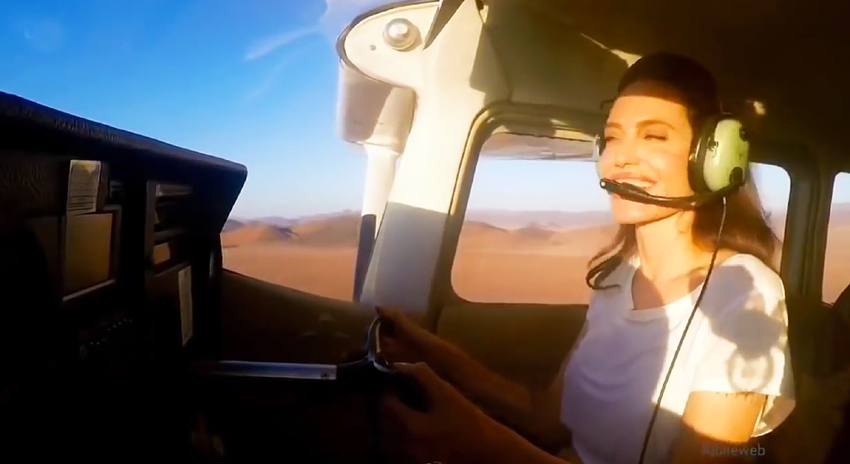 Photo of انجلینا جولی کی جہاز اْڑانے کی ویڈیو سوشل میڈیا پر وائرل