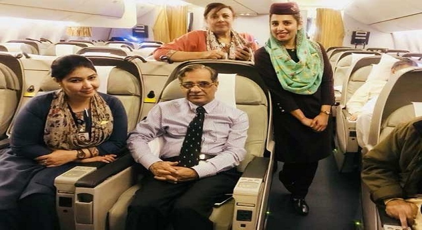 Photo of نعیم بخاری کو چیف جسٹس پاکستان کی ایئر ہوسٹسز کے ساتھ تصویر پراعتراض