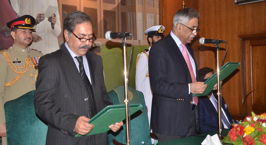 Photo of نگراں وزیراعلیٰ سندھ فضل الرحمان نے اپنے عہدے کا حلف اٹھالیا