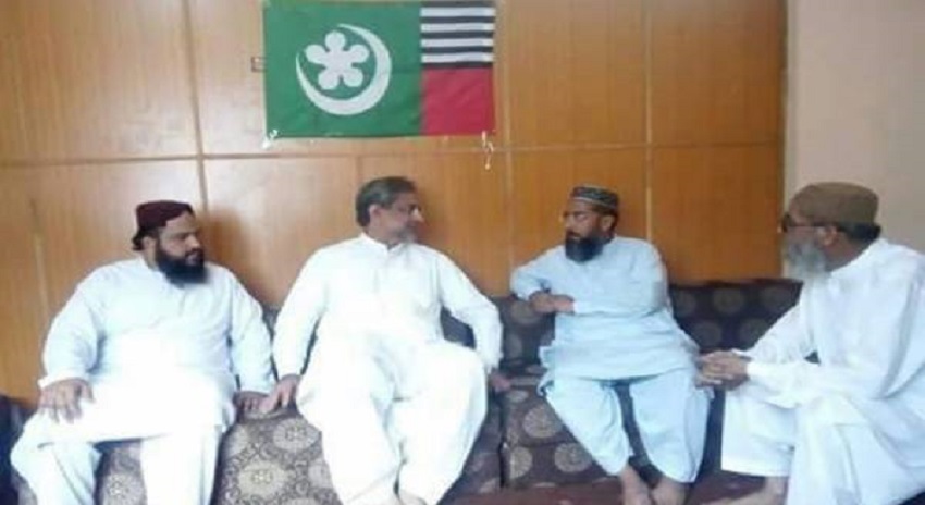 Photo of سابق وزیر اعظم کی کالعدم اہل سنت و الجماعت کے رہنماؤں سے ملاقات ، الیکشن میں حمایت کی درخواست کردی