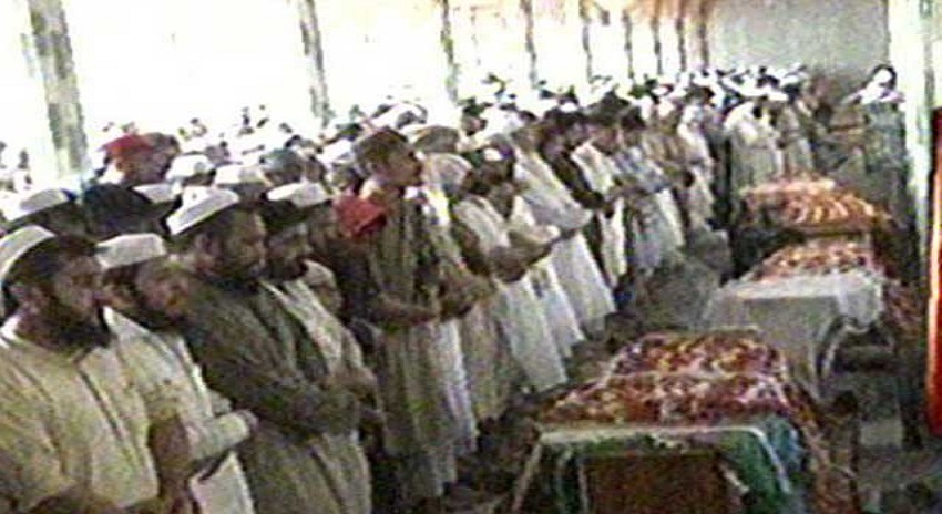 Photo of پشاور خودکش دھماکے کے شہداء کی تدفین ، شہر میں سوگ کا سماں