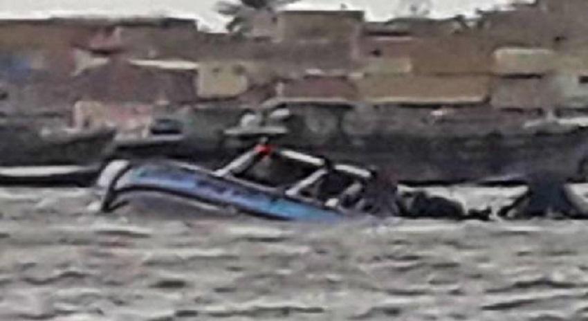 Photo of پاک بحریہ کا ریسکیو آپریشن، کشتی پر پھنسے افراد کو بچالیا