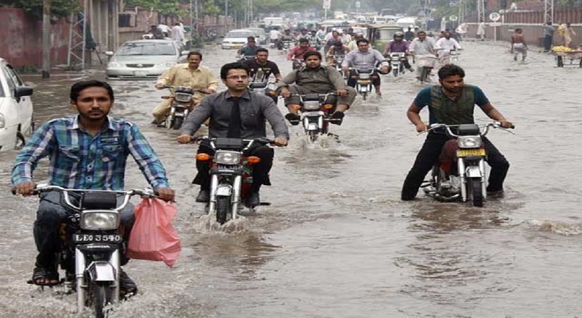 Photo of جڑواں شہروں میں طوفانی بارش، ٹیلیفون، بجلی، ٹریفک نظام درہم برہم