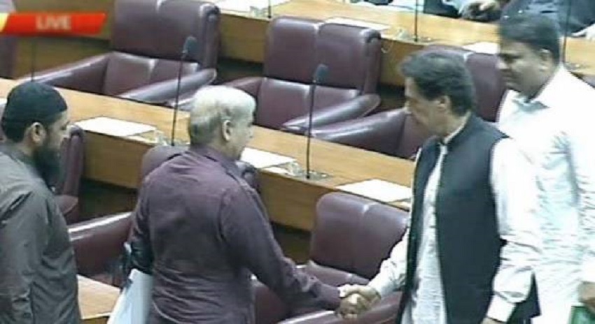 Photo of شہبازشریف پارلیمنٹ میں آئے تو اپنی نشست پر بیٹھے عمران خان نے ایسا کام کر دیا کہ جان کر آپ بھی ان کی تعریف کیے بغیر نہ رہ پائیں گے