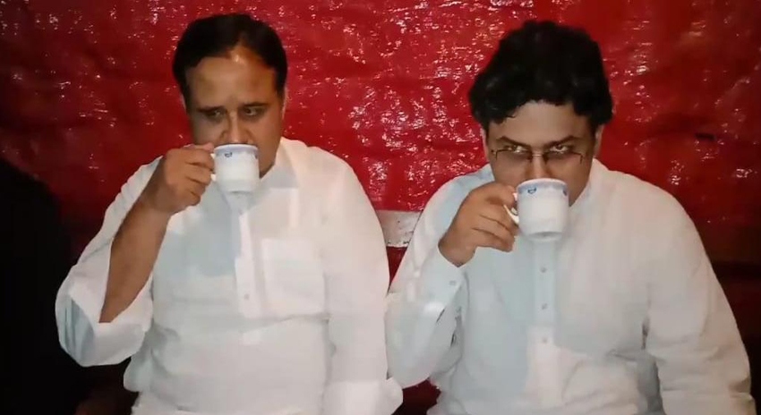 Photo of وزیرِاعلیٰ پنجاب نے ڈھابے سے چائے پی، عوام بھی گھل مل گئے