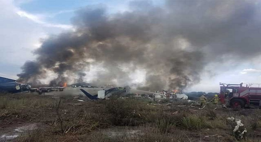 Photo of میکسیکو میں مسافر طیارہ گر گر تباہ، 85 افراد زخمی