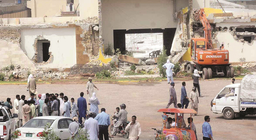 Photo of کراچی: تجاوزات کیخلاف آپریشن میں کے ڈے اے ٹیم پر حملہ، 4 اہلکار زخمی