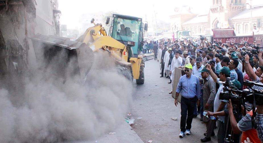 Photo of تجاوزات آپریشن: میئر کراچی کی جانب سے دکانداروں کو کے ڈی اے کی پراپرٹی دینے پر تنازع