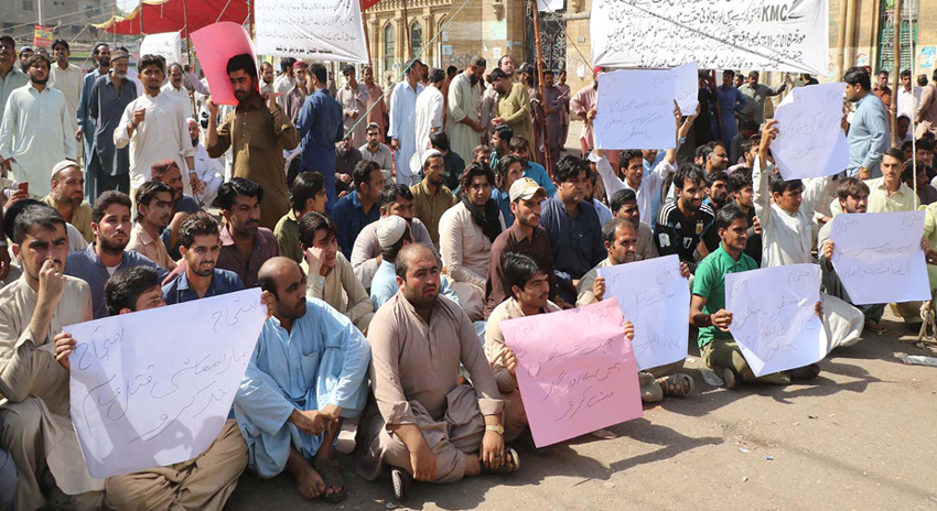Photo of کراچی، صدر میں تجاوزات کیخلاف آپریشن چوتھے روز بھی جاری، دکانداروں کا احتجاجی دھرنا
