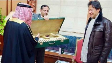 Photo of گورنر تبوک کا عمران خان کو سونے کی کلاشن کوف کا تحفہ