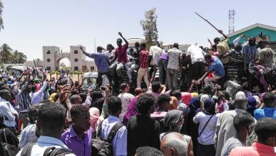 Photo of کرفیو کے باوجود سوڈان میں فوج کے کمانڈ ہیڈ کوارٹر کے باہر دھرنا جاری