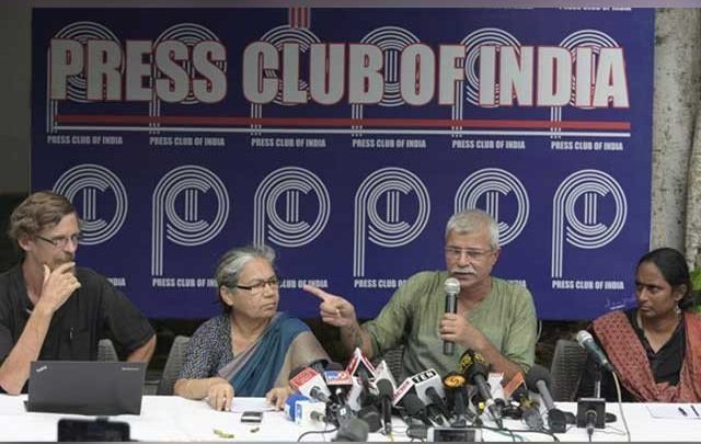 نئی دہلی: بھارتی سماجی کارکنوں نے مقبوضہ کشمیر کا دورہ کرنے کے بعد وہاں کی صورتحال کو جہنم جیسا قرار دے دیا ہے۔