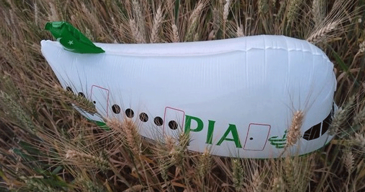 بھارتی پولیس کو پی آئی اے کے طیارے نما غبارے سے خوف