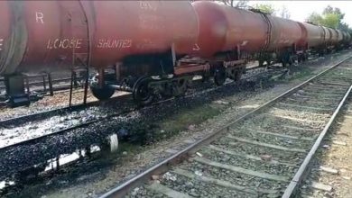 Photo of مال بردار ریل گاڑی سے نواب شاہ کے قریب تیل بہنے لگا