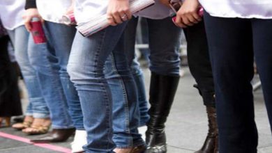 Photo of خواتین اساتذہ کے جینز اور ٹائٹس پہننے اور مرد اساتذہ کے جینز اور ٹی شرٹ پہننے پر پابندی