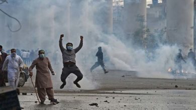 Photo of لاہور میں کالعدم تنظیم تحریکِ لبیک کے کارکنوں کا دھرنا جاری