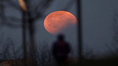 Photo of جمعے کے روز چاند کو گرہن لگے گا یہ نظارہ پاکستان میں نہیں کیا جاسکے گا
