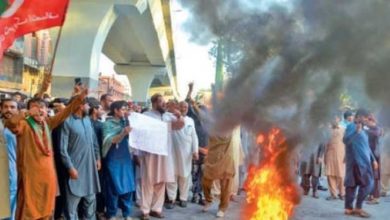 Photo of تحریک انصاف کے کارکنوں کا پشاور موٹروے ٹول پلازہ پر احتجاج
