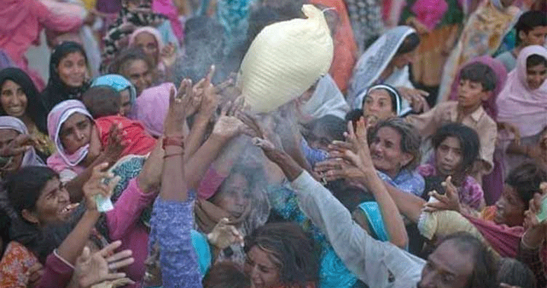 پنجاب: مفت آٹے کے حصول کیلئے شہریوں کو شدید مشکلات کا سامنا