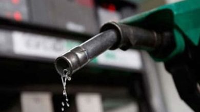 Photo of پیٹرول کی قیمت برقرار ، ڈیزل کی فی لیٹر قیمت میں 5 روپے کمی کا اعلان