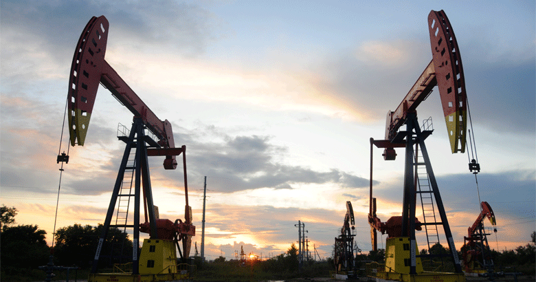 امریکا میں شرح سود بڑھنے کے امکان کی وجہ سے تیل کی قیمتوں میں کمی کا رجحان