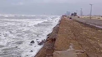 Photo of سمندری طوفان کے اثرات کراچی میں سی ویو پر نمودار ہونے لگے