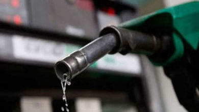 Photo of پیٹرول کی فی لیٹر قیمت میں 9 روپے کمی کا اعلان