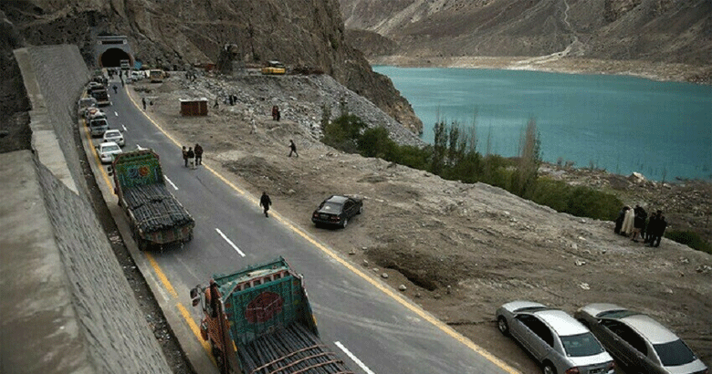 کارگو ٹرکوں کا پہلا قافلہ چین کے شہر کاشغر سے پاکستان کے لیے روانہ ہوگیا
