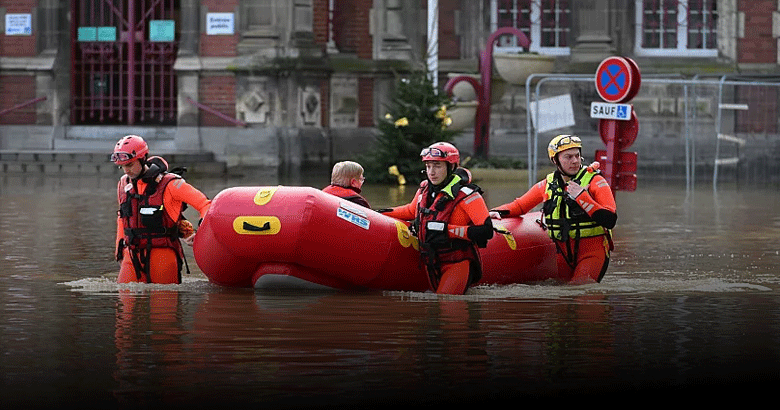انگلینڈ اور ویلز میں شدید بارشوں کے بعد سیلابی صورتحال پیدا ہوگئی