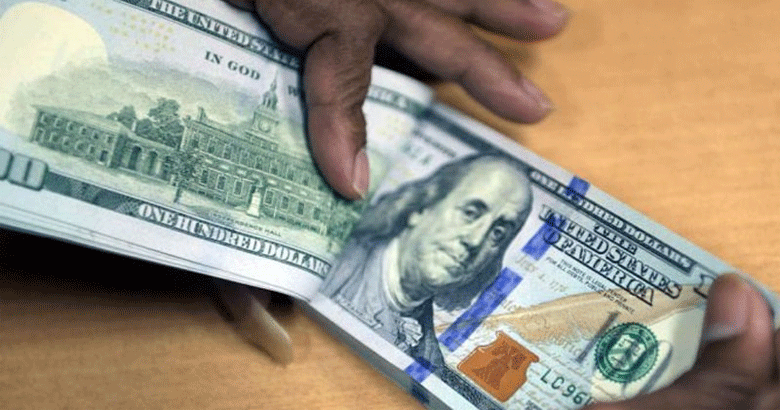 روپے کے مقابلے میں امریکی ڈالر کی قدر مزید گھٹ گئی
