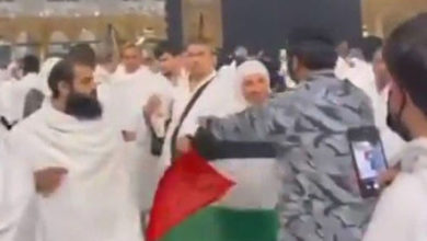 Photo of مسجد الحرام میں فلسطین کا پرچم لہرانے سے روک دیا گیا