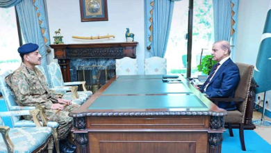 Photo of وزیراعظم شہباز شریف سے آرمی چیف کی ملاقات، اہم امور پر تبادلہ خیال