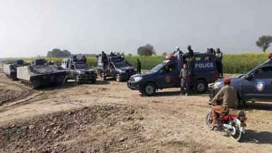 Photo of راجن پور آپریشن میں پولیس کو بڑی کامیابی ، کئی ڈاکوؤں نے ہتھیار ڈال دیے