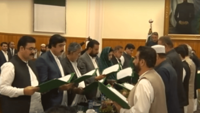 Photo of بلوچستان کی نومنتخب 14 رکنی کابینہ نے حلف اٹھا لیا