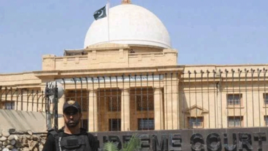 Photo of کراچی: سپریم کورٹ کا سرکاری اور نجی عمارتوں کے باہر رکاوٹیں ہٹانے کا حکم