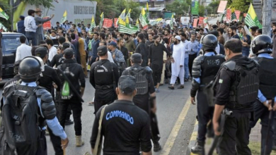 Photo of آزاد کشمیر میں ہڑتال کا چوتھا روز: سرکاری دفاتر، تعلیمی ادارے اور انٹرنیٹ سروس بند